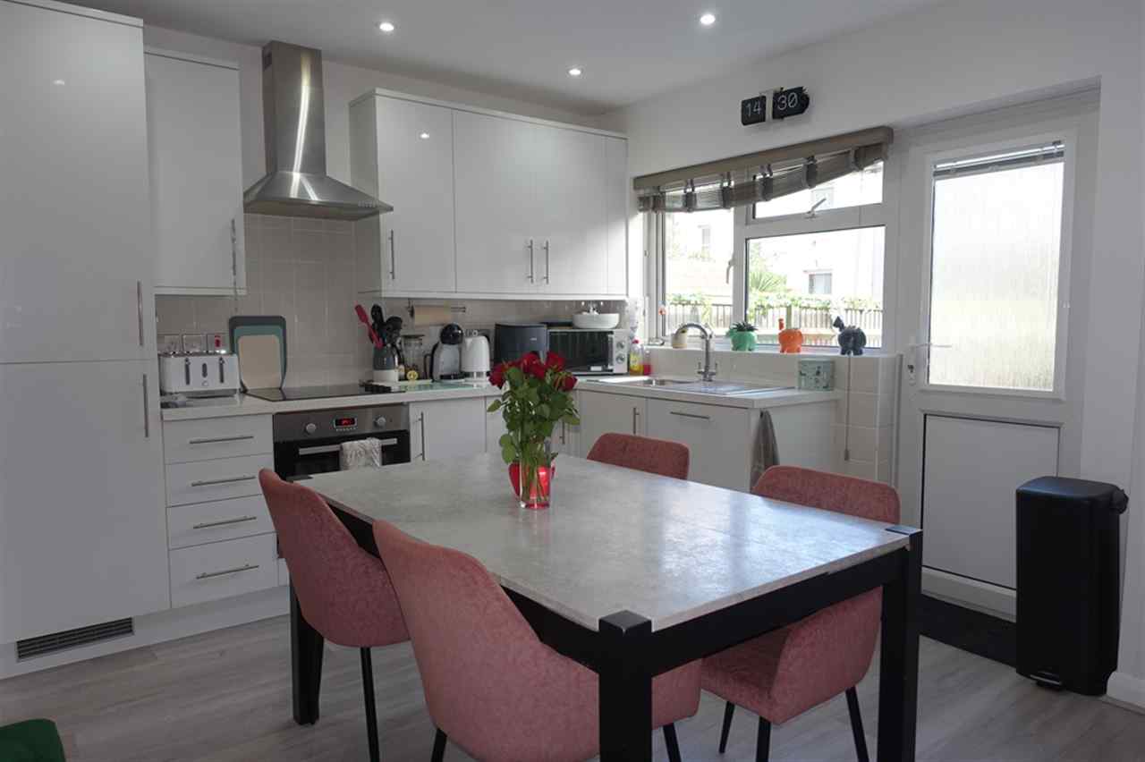 resized-2349823-Kitchen Dining Area.JPG